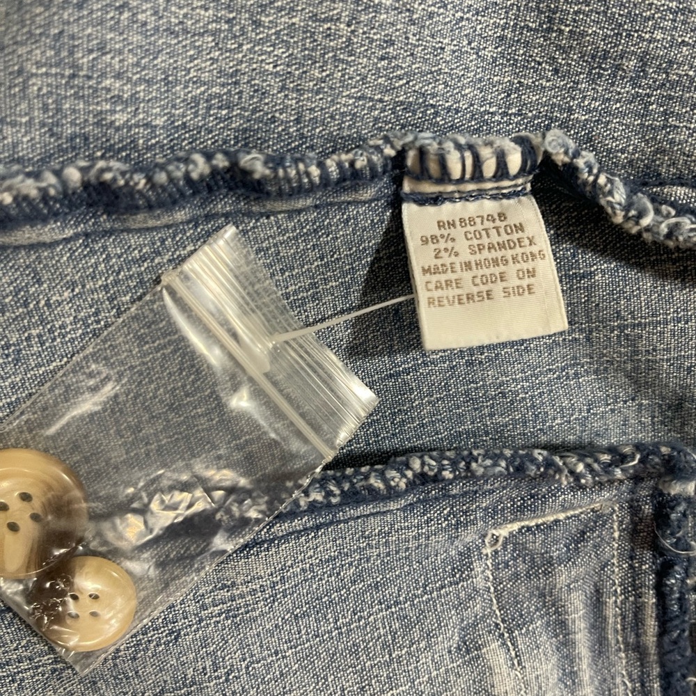 Stylish Women's Blue Denim Jacket - Picture 7 of 7